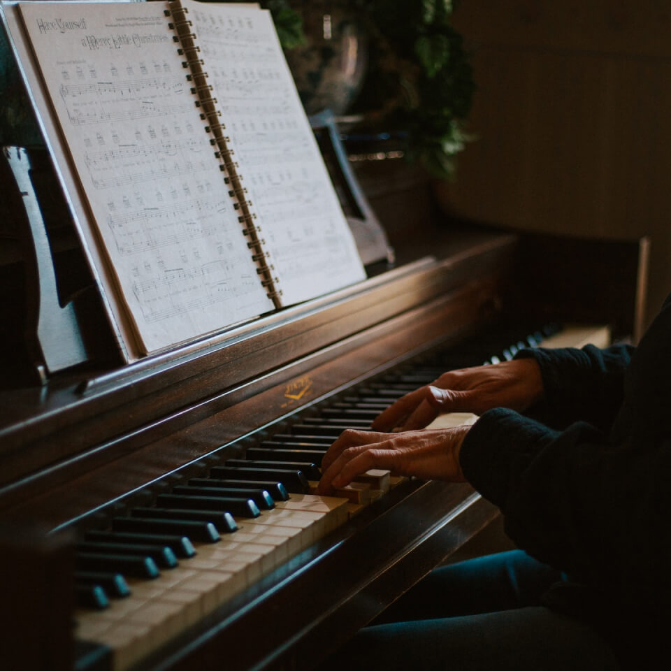 About Us Piano Tutor Header Program Bg